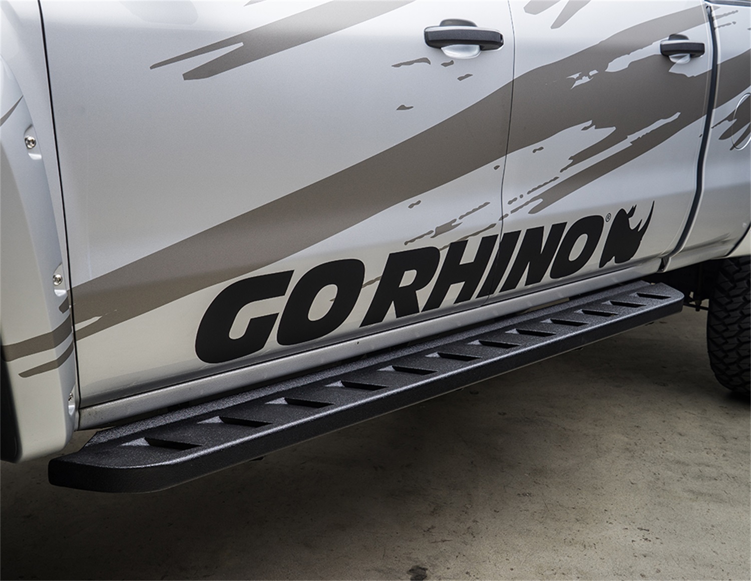 Go Rhino 63420687T RB10 Running Boards Fits 15-17 1500